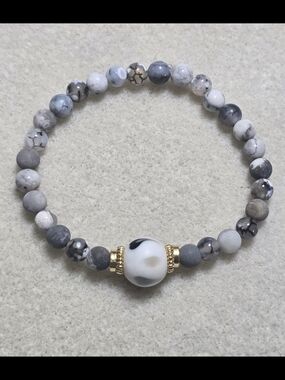 Gray Agate Beaded Stretch Bracelet with Gold Accent and White Ceramic Focal Bead